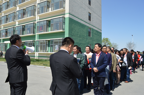 德洛尼“蝶变飞扬”家居核心加盟商峰会盛大召开