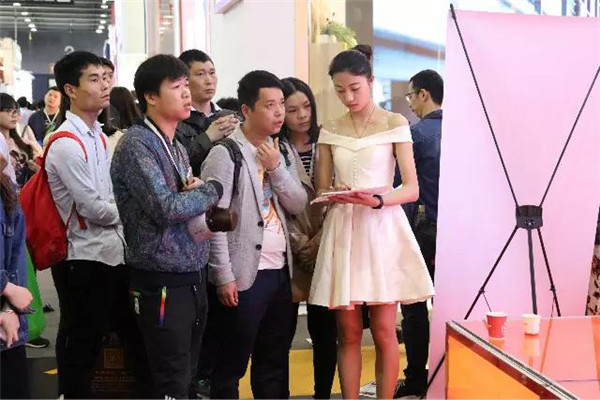 德维尔：全新AR+VR技术、“拎包入住”电商模式竞艳广州定制家居展
