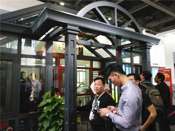 正金门窗:主推智能门窗,融合定制与智能 正金门窗:主推智能门窗,融合定制与智能