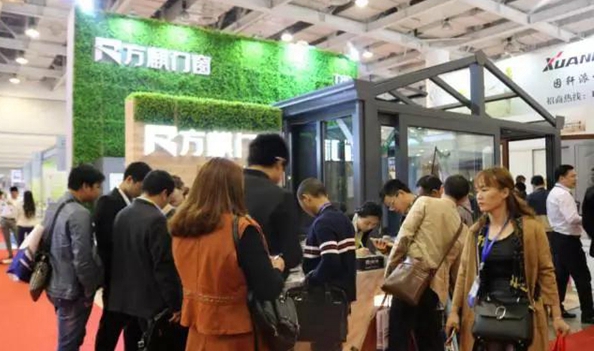  “2017中部（长沙）建材新产品招商暨门业门窗展览会”火热开展中，“方麒门窗”绽放异彩