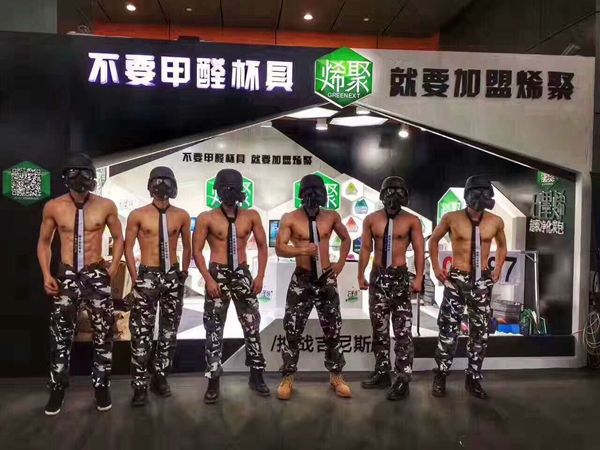 烯聚惊艳广州定制家居展：黑科技石墨烯竟然被玩成了“傻大黑粗”？！