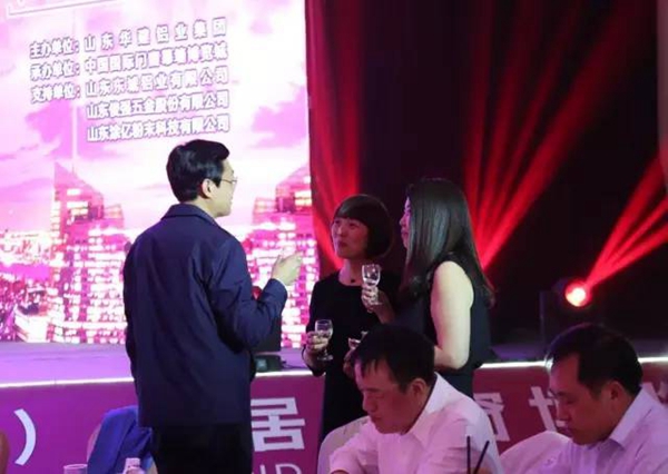 精彩现场:第五届中国(临朐)家居门窗博览会“同心·同梦·同行”主题晚会 精彩现场:第五届中国(临朐)家居门窗博览会“同心·同梦·同行”主题晚会