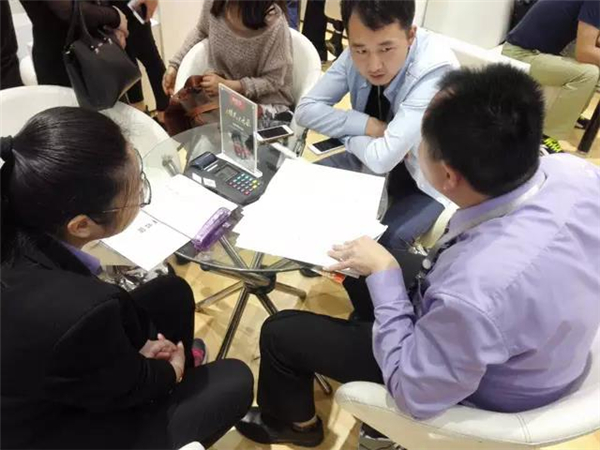 2017年广州定制家居展圆满收官,德维尔再踏新征程! 2017年广州定制家居展圆满收官,德维尔再踏新征程!