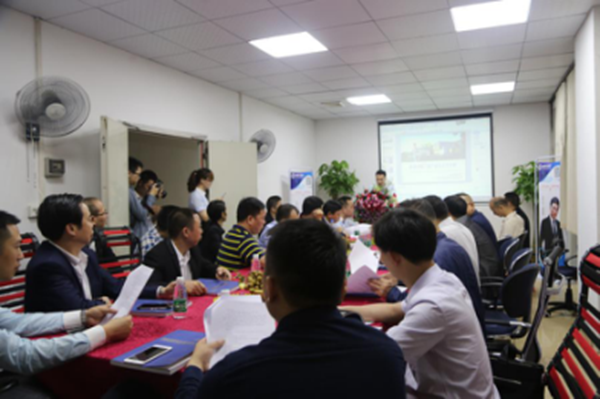 衡山县县委领导一行莅临唯美宅配门窗参观指导