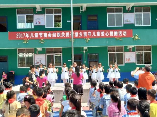 加维斯关爱留守儿童公益捐赠活动走进校园 加维斯关爱留守儿童公益捐赠活动走进校园