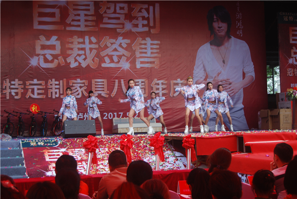 冠特：泸州万人空巷，男神如约而至！