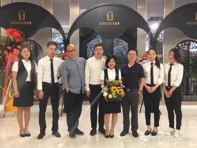 艾奎斯别墅庭院门楼梯：业主真正喜欢的店面“文化，典雅”