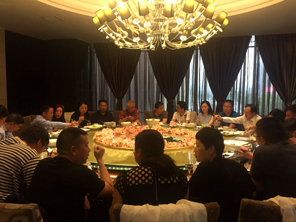 江苏省装饰装修协会同行到访鸿扬,董事长陈忠平率众接待 江苏省装饰装修协会同行到访鸿扬,董事长陈忠平率众接待