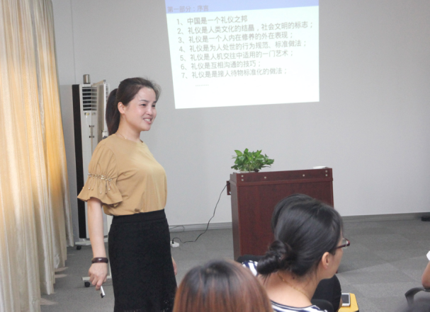 安丰居:绣花要得手绵巧,打铁先让自身硬 安丰居:绣花要得手绵巧,打铁先让自身硬