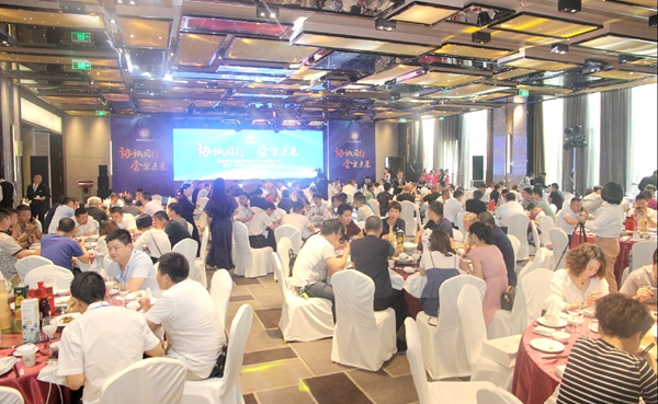 南浔区工商联副主席、秘书长冯旭康在南浔装饰线条协会成立盛典上的致辞 南浔区工商联副主席、秘书长冯旭康在南浔装饰线条协会成立盛典上的致辞