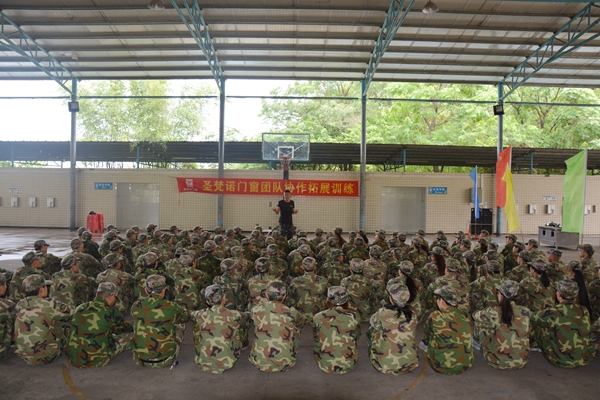 团结奋进·勇攀高峰：圣梵诺门窗团队协作拓展训练圆满完成 