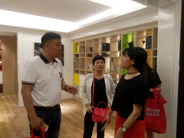 江苏省装饰装修协会同行到访鸿扬,董事长陈忠平率众接待 江苏省装饰装修协会同行到访鸿扬,董事长陈忠平率众接待