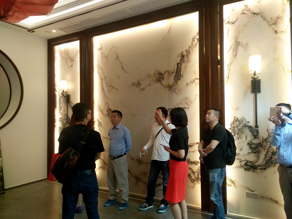 江苏省装饰装修协会同行到访鸿扬,董事长陈忠平率众接待 江苏省装饰装修协会同行到访鸿扬,董事长陈忠平率众接待