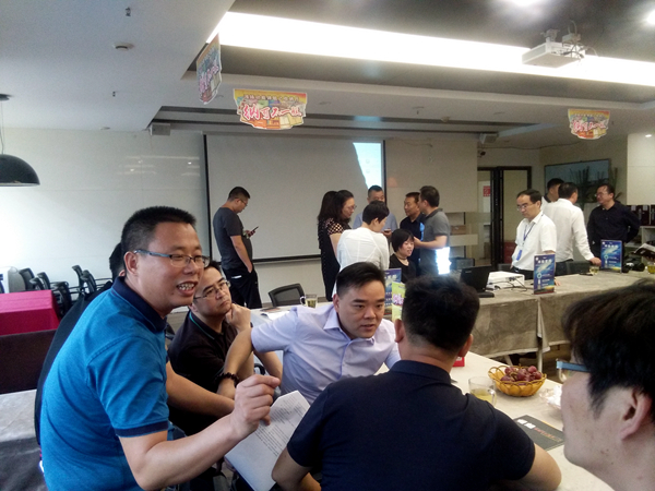 江苏省装饰装修协会同行到访鸿扬,董事长陈忠平率众接待 江苏省装饰装修协会同行到访鸿扬,董事长陈忠平率众接待