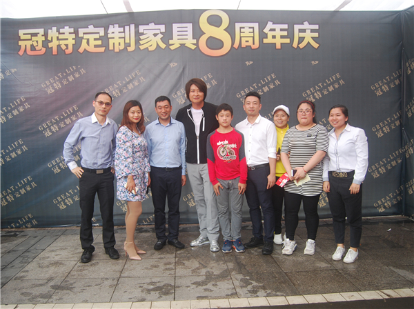 冠特：泸州万人空巷，男神如约而至！