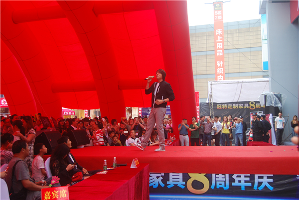 冠特：泸州万人空巷，男神如约而至！