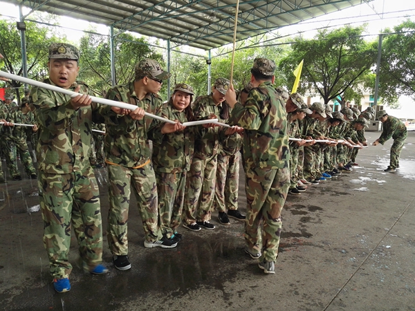 团结奋进·勇攀高峰:圣梵诺门窗团队协作拓展训练圆满完成 团结奋进·勇攀高峰:圣梵诺门窗团队协作拓展训练圆满完成
