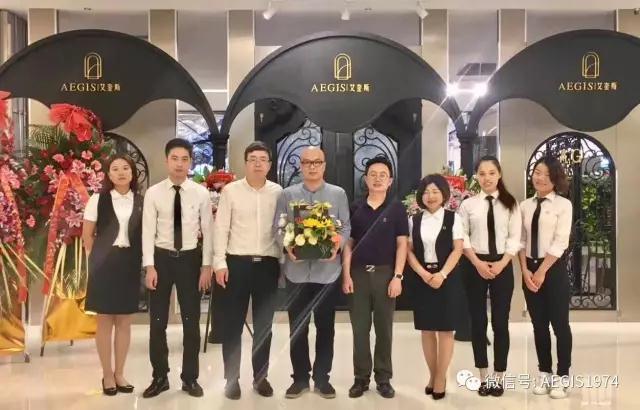 艾奎斯别墅庭院门楼梯：业主真正喜欢的店面“文化，典雅”