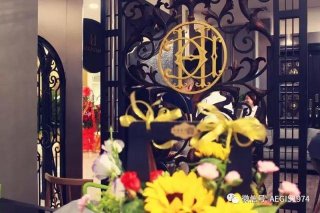 艾奎斯别墅庭院门楼梯：业主真正喜欢的店面“文化，典雅”