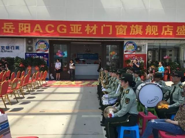 全国最大的湖南岳阳市南翔万商亚材旗舰店开张