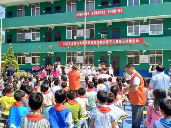 加维斯关爱留守儿童公益捐赠活动走进校园 加维斯关爱留守儿童公益捐赠活动走进校园