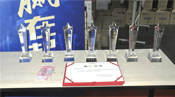 帝安姆全屋定制六月月度总结大会暨员工表彰大会顺利召开 帝安姆全屋定制六月月度总结大会暨员工表彰大会顺利召开