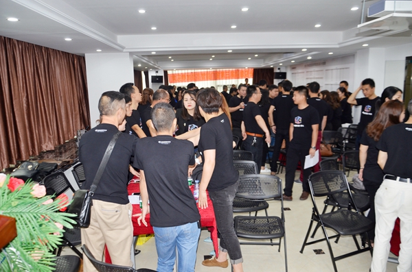 荣高智能门窗:第三届超级店长特训火爆进行中 荣高智能门窗:第三届超级店长特训火爆进行中