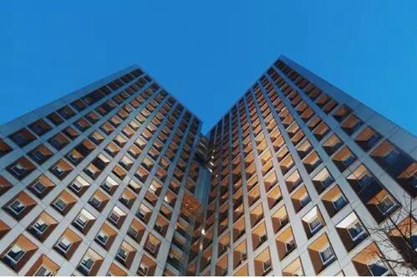 中国大约有100个城市人口密度超过100人/Km²