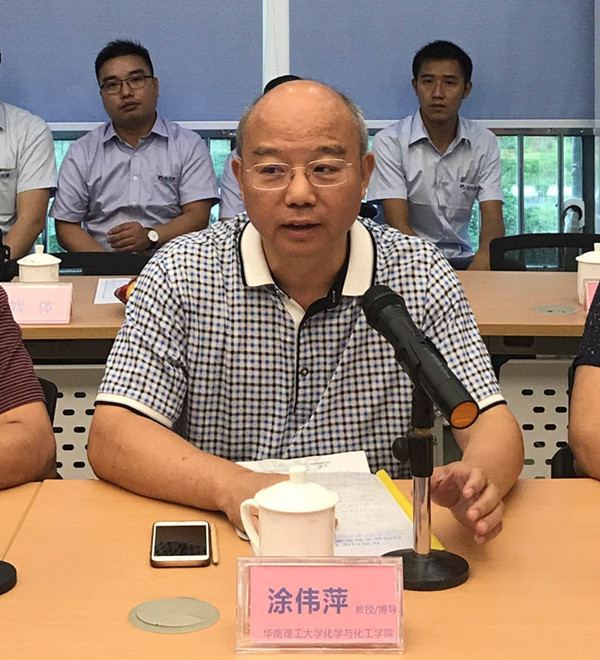 百川漆“新技术专家委员会成立大会暨PE木器涂料生产示范基地挂牌揭幕仪式”隆重举行 百川漆“新技术专家委员会成立大会暨PE木器涂料生产示范基地挂牌揭幕仪式”隆重举行