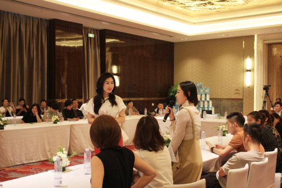 2017贵族文化礼仪研讨会暨精英设计师形象塑造大会在杭州召开