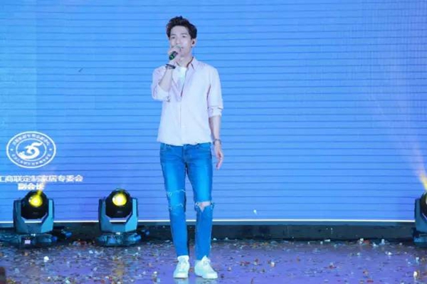 陈楚生助阵首届新标音乐节 合肥全屋定制MALL+盛大启航