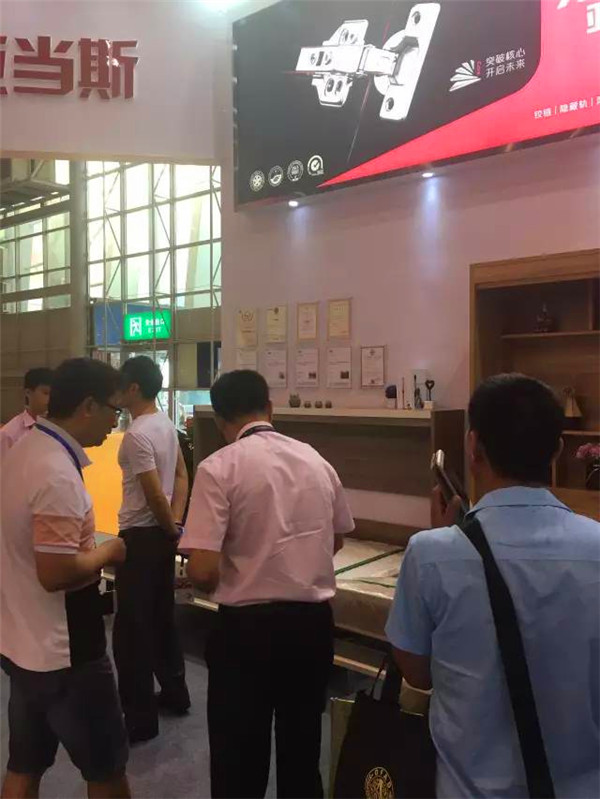 携手共赢——广东亚当斯华丽绽放第18届成都家具展
