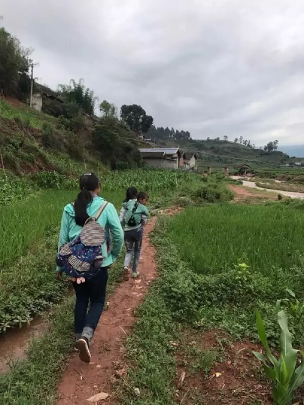 “爱鑫凝聚 书送希望”——鑫迪木门公益行走进大凉山 “爱鑫凝聚 书送希望”——鑫迪木门公益行走进大凉山