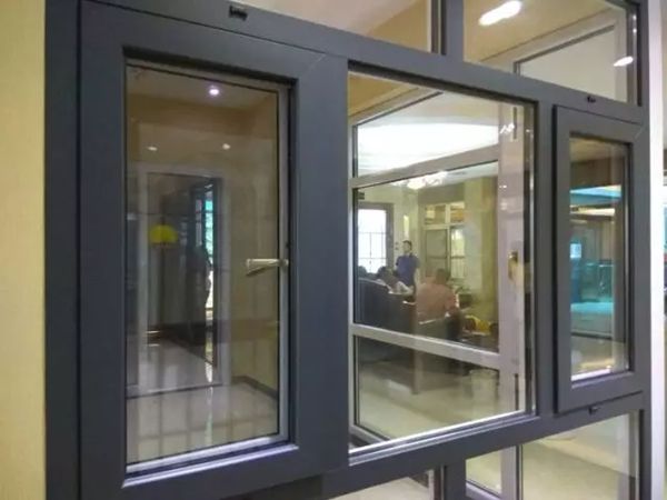 衡阳市江西商会走访考察衡阳皇家金牌门窗专卖店