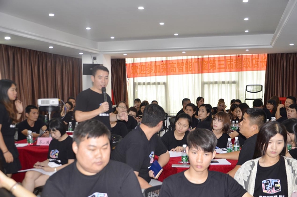 荣高智能门窗:第三届超级店长特训火爆进行中 荣高智能门窗:第三届超级店长特训火爆进行中