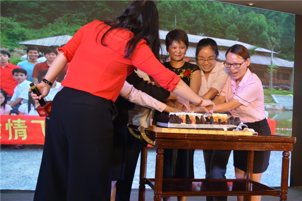  诗尼曼：相知相伴14载，有诗有你才是未来