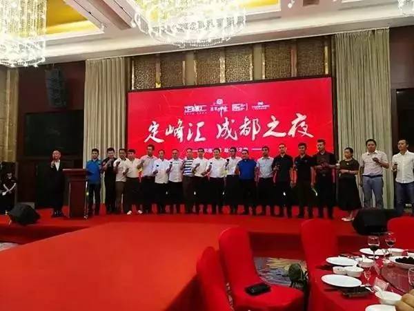 2017年成都定峰群英汇首站考察伊恋全屋定制! 2017年成都定峰群英汇首站考察伊恋全屋定制!