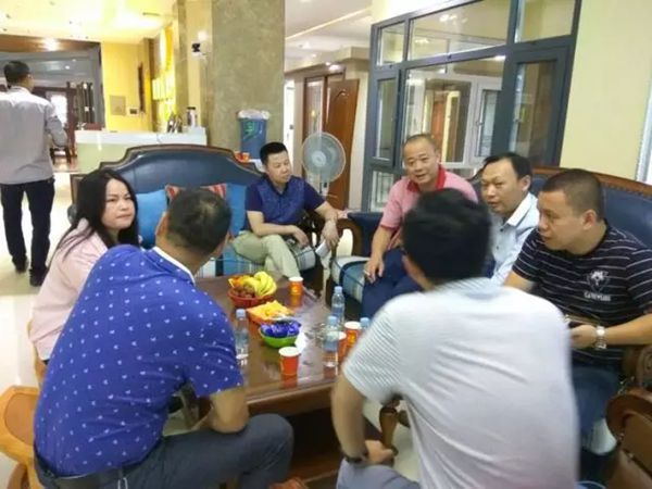 衡阳市江西商会走访考察衡阳皇家金牌门窗专卖店