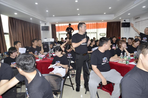 荣高智能门窗:第三届超级店长特训火爆进行中 荣高智能门窗:第三届超级店长特训火爆进行中