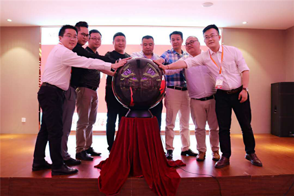 亚菲尔“强品牌,富伙伴”全国经销商金钻圆桌会议,营销亮点频出 亚菲尔“强品牌,富伙伴”全国经销商金钻圆桌会议,营销亮点频出