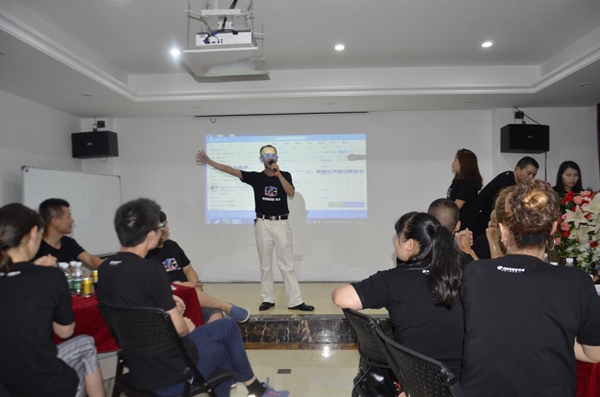 荣高智能门窗:第三届超级店长特训火爆进行中 荣高智能门窗:第三届超级店长特训火爆进行中