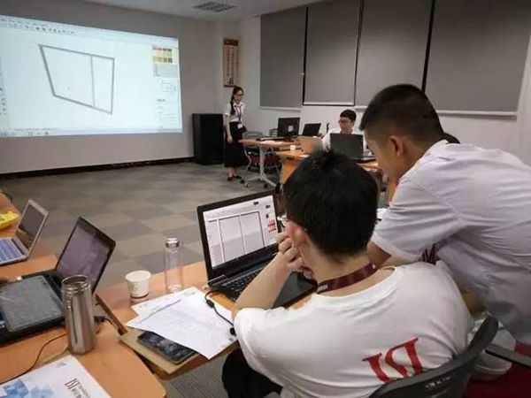 轩尼斯门窗第二期设计培训圆满结束 轩尼斯门窗第二期设计培训圆满结束