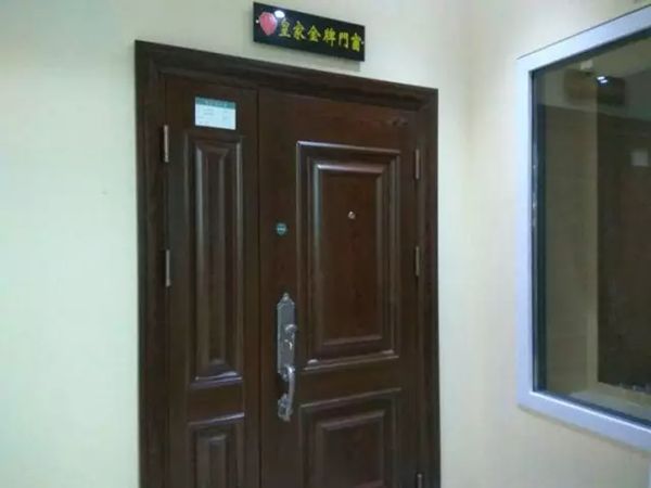 衡阳市江西商会走访考察衡阳皇家金牌门窗专卖店