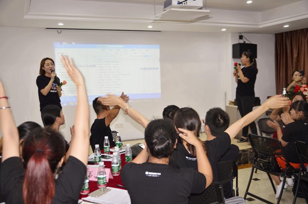 荣高智能门窗:第三届超级店长特训火爆进行中 荣高智能门窗:第三届超级店长特训火爆进行中