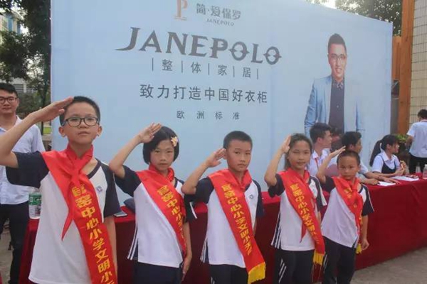 一位古道热肠的有心人 ——旭辉五金发展有限公司董事长曾庆伟助学纪事 一位古道热肠的有心人 ——旭辉五金发展有限公司董事长曾庆伟助学纪事