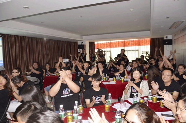 荣高智能门窗:第三届超级店长特训火爆进行中 荣高智能门窗:第三届超级店长特训火爆进行中
