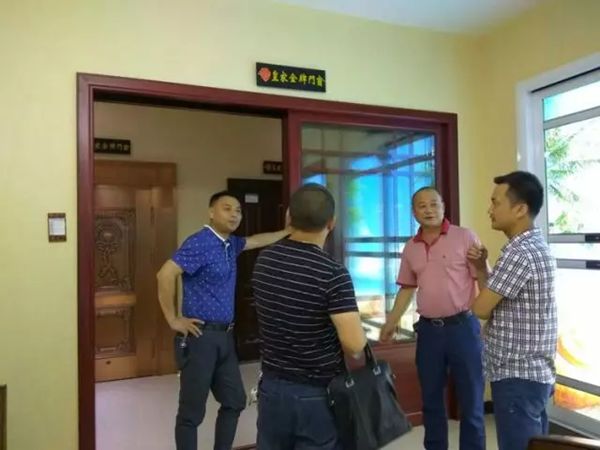衡阳市江西商会走访考察衡阳皇家金牌门窗专卖店