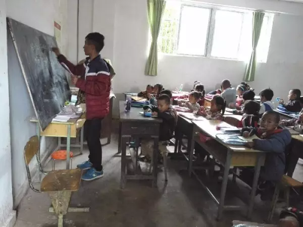 “爱鑫凝聚 书送希望”——鑫迪木门公益行走进大凉山 “爱鑫凝聚 书送希望”——鑫迪木门公益行走进大凉山