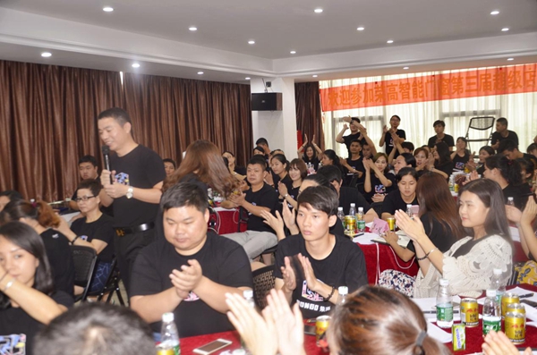 荣高智能门窗:第三届超级店长特训火爆进行中 荣高智能门窗:第三届超级店长特训火爆进行中