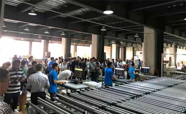 定制家居业精英团赴欧睿宇邦取经 定制家居业精英团赴欧睿宇邦取经